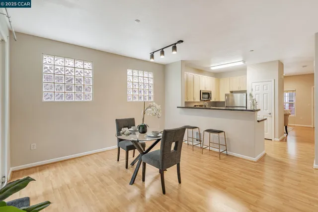 $489,000 | 1121 40th Street, Unit 3307, Emeryville, CA 94608