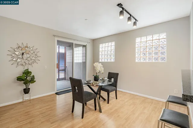 $489,000 | 1121 40th Street, Unit 3307, Emeryville, CA 94608