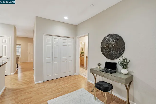 $489,000 | 1121 40th Street, Unit 3307, Emeryville, CA 94608
