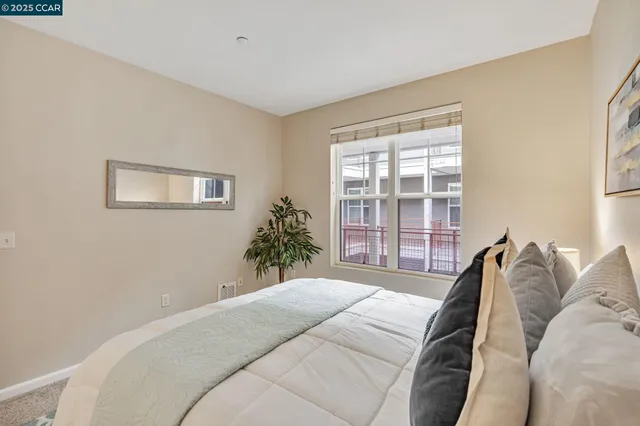 $489,000 | 1121 40th Street, Unit 3307, Emeryville, CA 94608