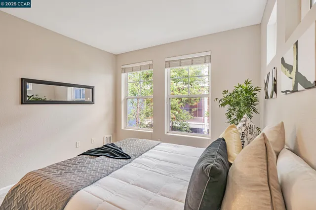 $489,000 | 1121 40th Street, Unit 3307, Emeryville, CA 94608