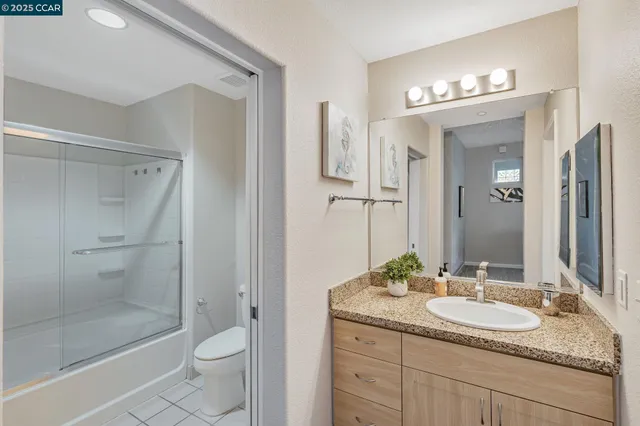 $489,000 | 1121 40th Street, Unit 3307, Emeryville, CA 94608