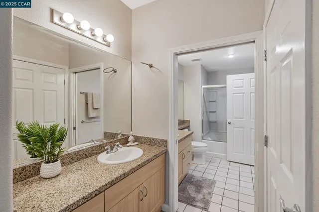 $489,000 | 1121 40th Street, Unit 3307, Emeryville, CA 94608