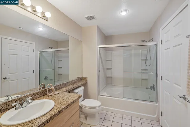 $489,000 | 1121 40th Street, Unit 3307, Emeryville, CA 94608