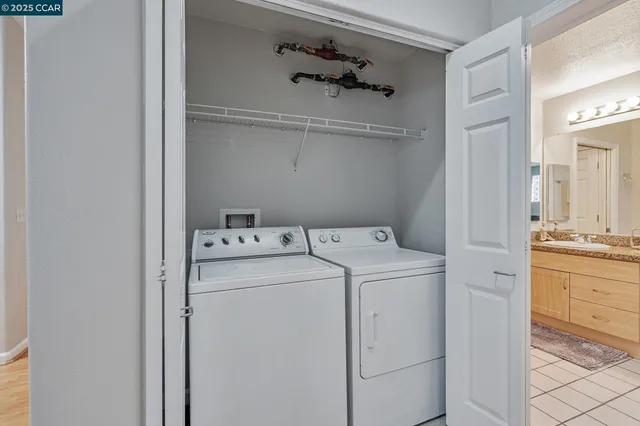 $489,000 | 1121 40th Street, Unit 3307, Emeryville, CA 94608