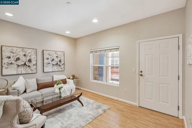 $489,000 | 1121 40th Street, Unit 3307, Emeryville, CA 94608