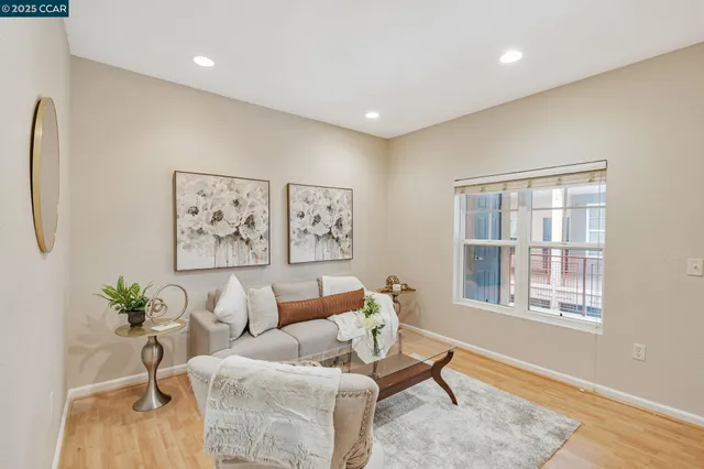 $489,000 | 1121 40th Street, Unit 3307, Emeryville, CA 94608