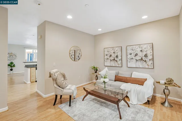 $489,000 | 1121 40th Street, Unit 3307, Emeryville, CA 94608