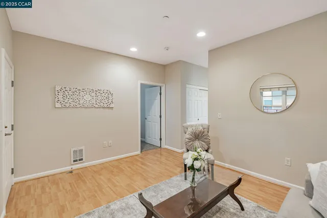 $489,000 | 1121 40th Street, Unit 3307, Emeryville, CA 94608