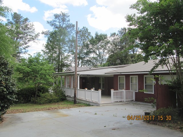 1062 Wriley Road McIntyre, GA 31054 - Photo 17 of 28 a front view of a house with a tree in it