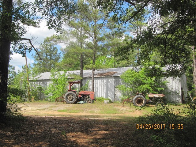 1062 Wriley Road McIntyre, GA 31054 - Photo 22 of 28 a car parked in front of a white house