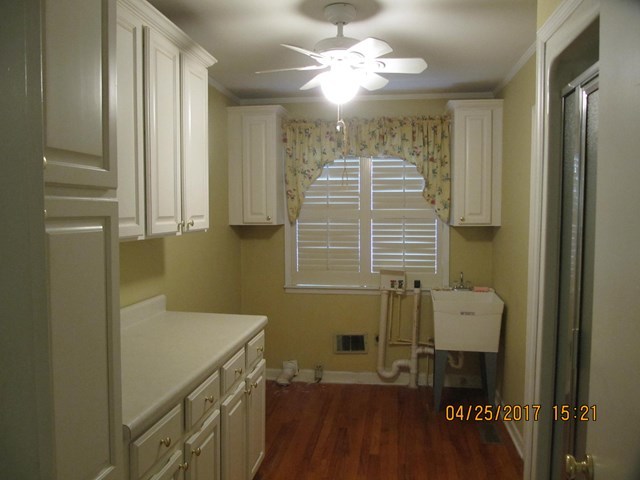 1062 Wriley Road McIntyre, GA 31054 - Photo 9 of 28 a bathroom with a sink and a mirror