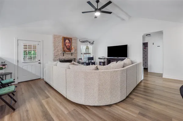 $1,850 | 505 East Logan Street, Round Rock, TX 78664
