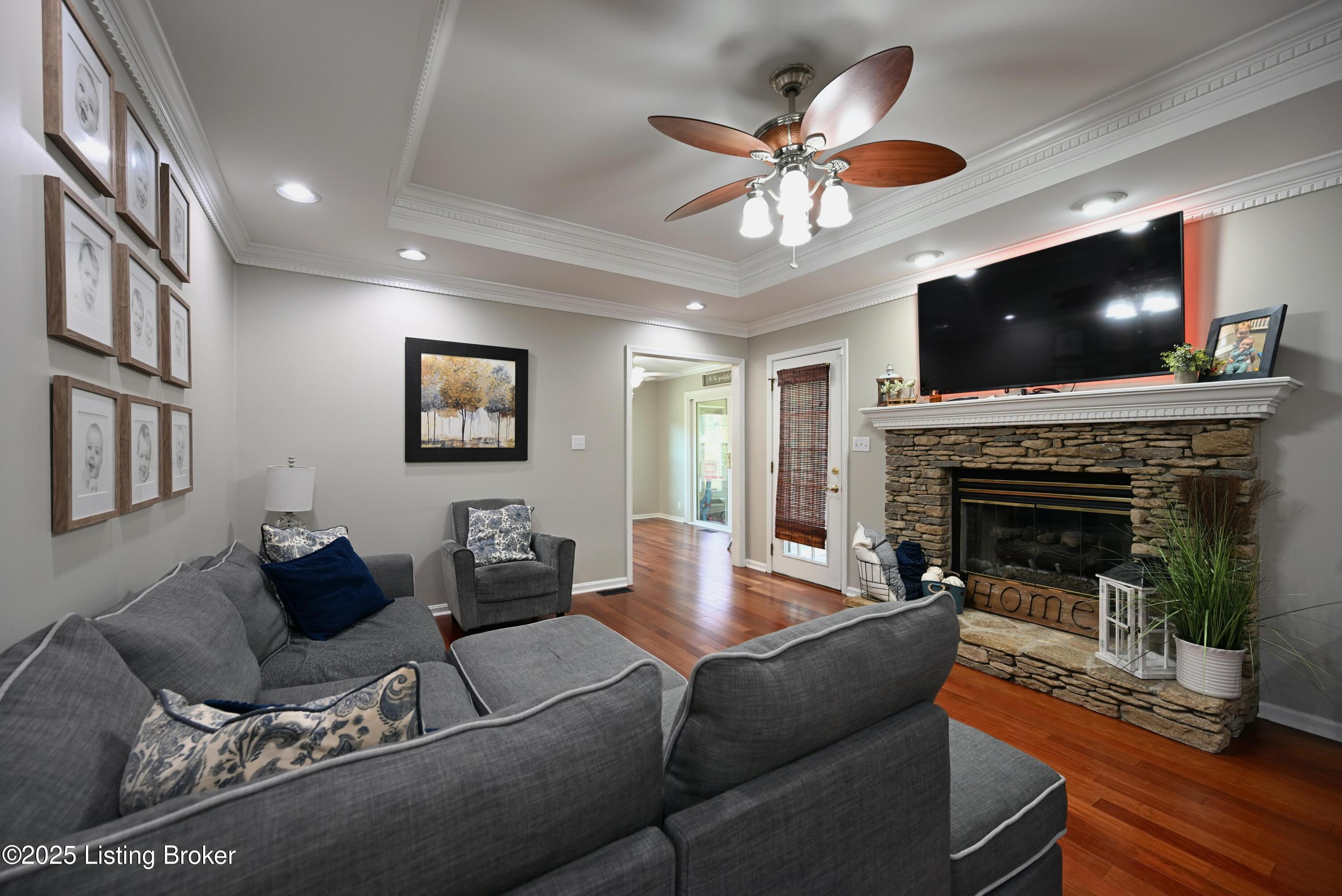 3303 Gatecreek Road Louisville, KY 40272 - Photo 5 of 56 Living Room