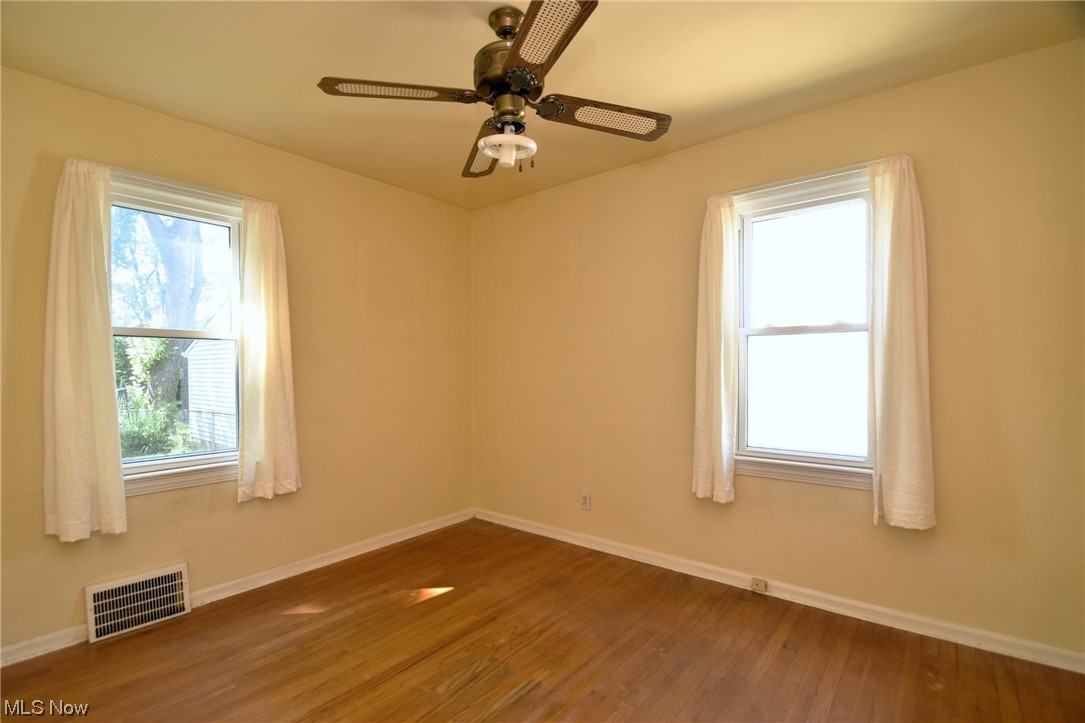 1182 Sunset Road Cleveland, OH 44124 - Photo 15 of 31