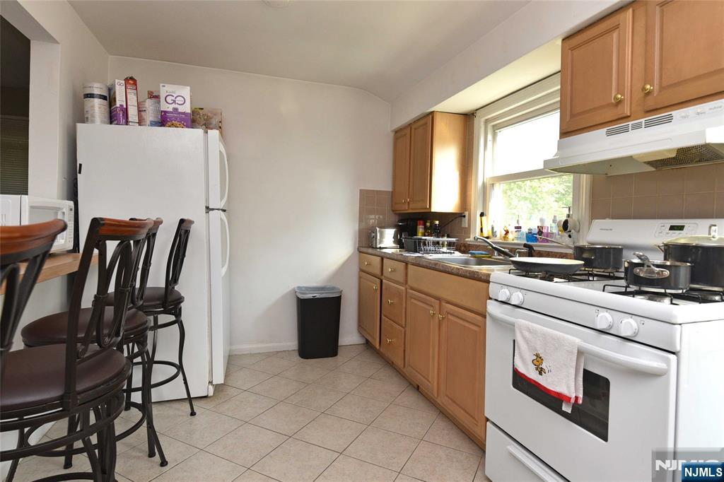 176 Harding Place Maywood, NJ 07607 - Photo 5 of 17