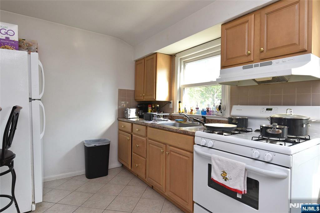 176 Harding Place Maywood, NJ 07607 - Photo 6 of 17