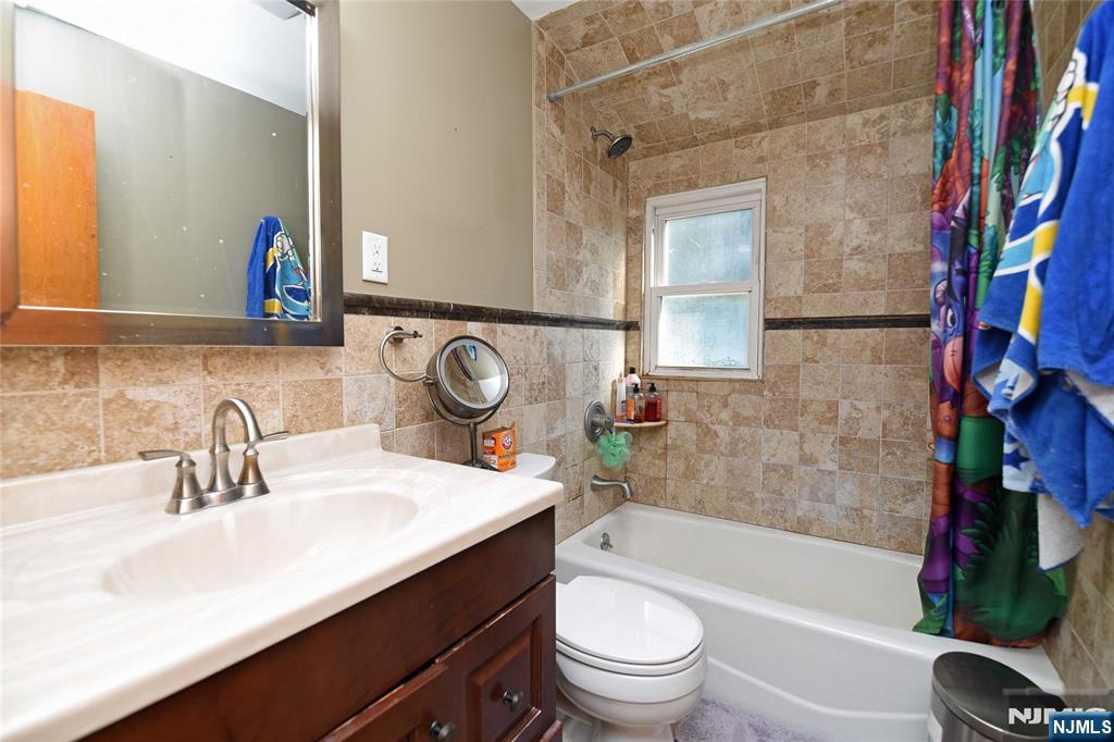 176 Harding Place Maywood, NJ 07607 - Photo 10 of 17