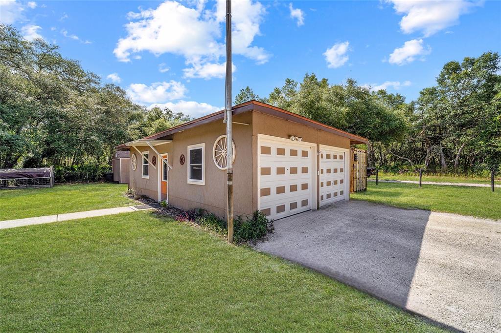 15755 Southwest 90th Avenue Dunnellon, FL 34432 - Photo 41 of 55 a view of a house with backyard and trees