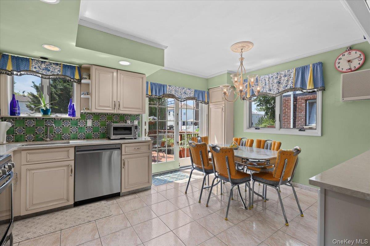 1415 Reed Place Bronx, NY 10465 - Photo 5 of 26