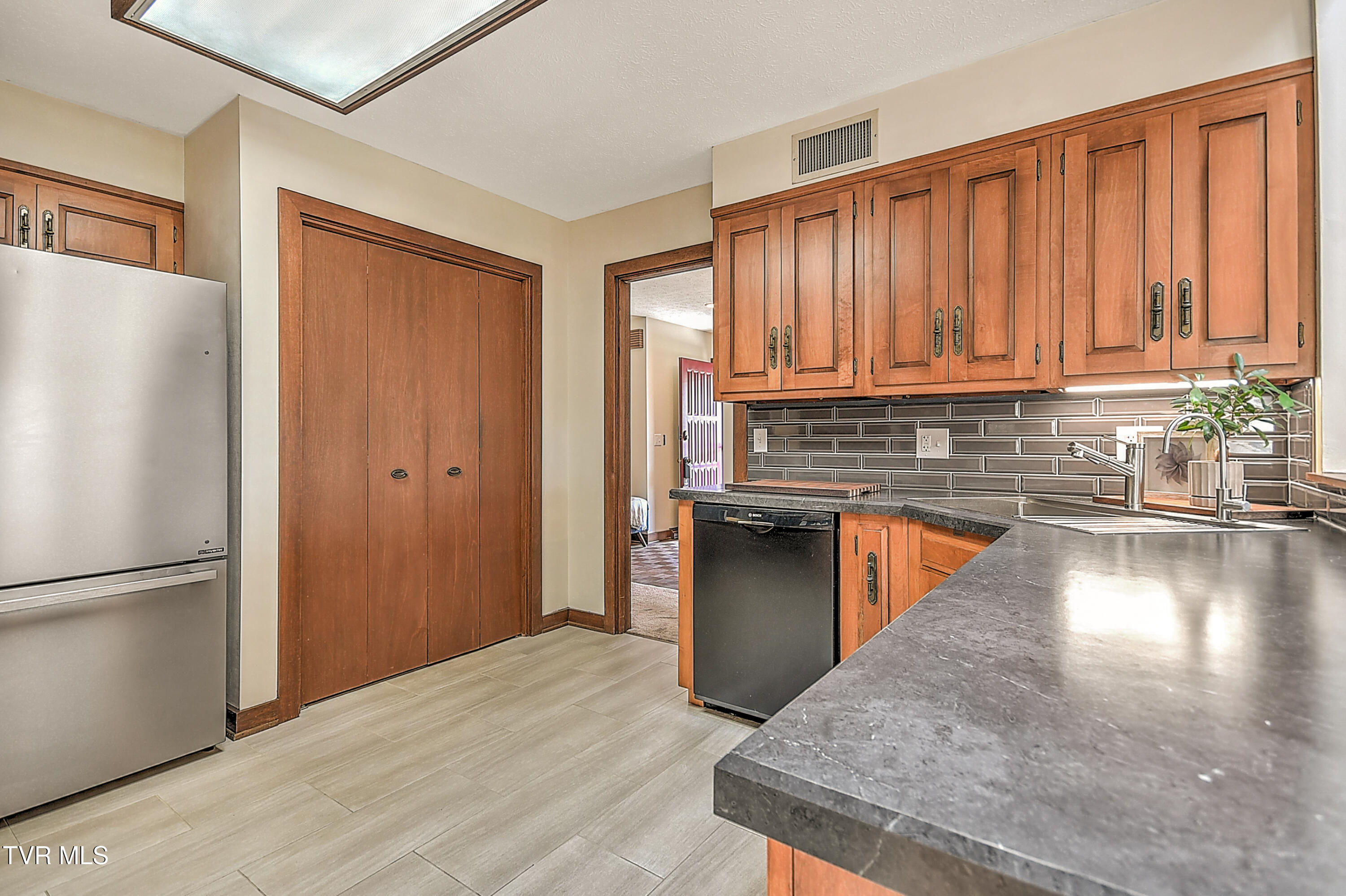 55 Grove Hill Road Kingsport, TN 37660 - Photo 20 of 76 55 Grove Hill ES-37