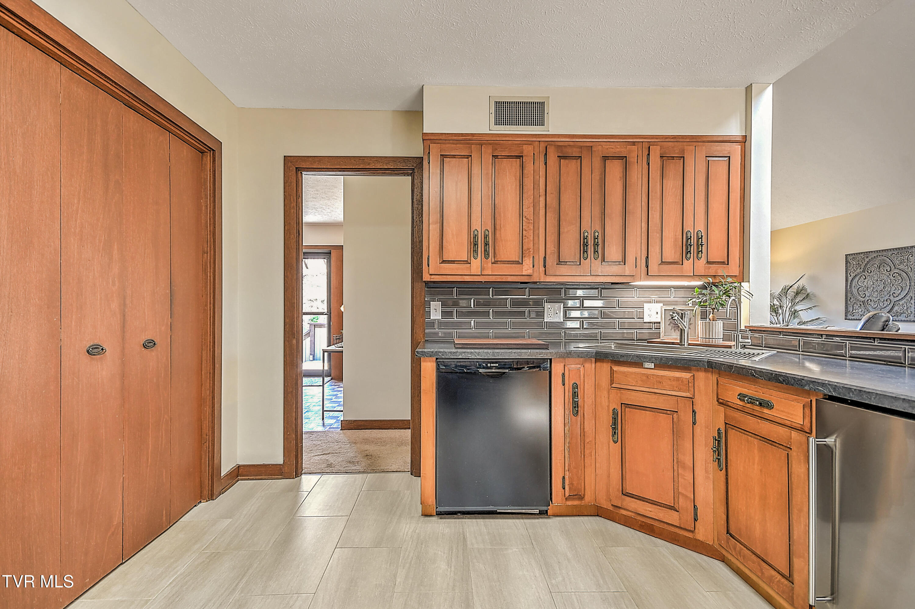 55 Grove Hill Road Kingsport, TN 37660 - Photo 22 of 76 55 Grove Hill ES-39