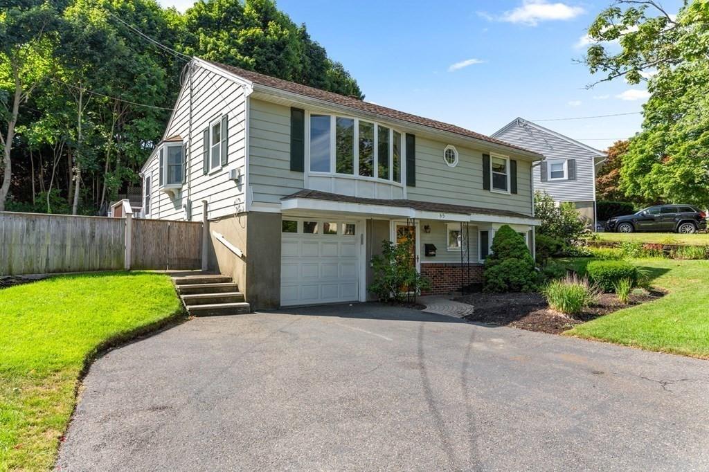 65 Moffatt Road Salem, MA 01970 - Photo 2 of 35 a front view of a house with garden