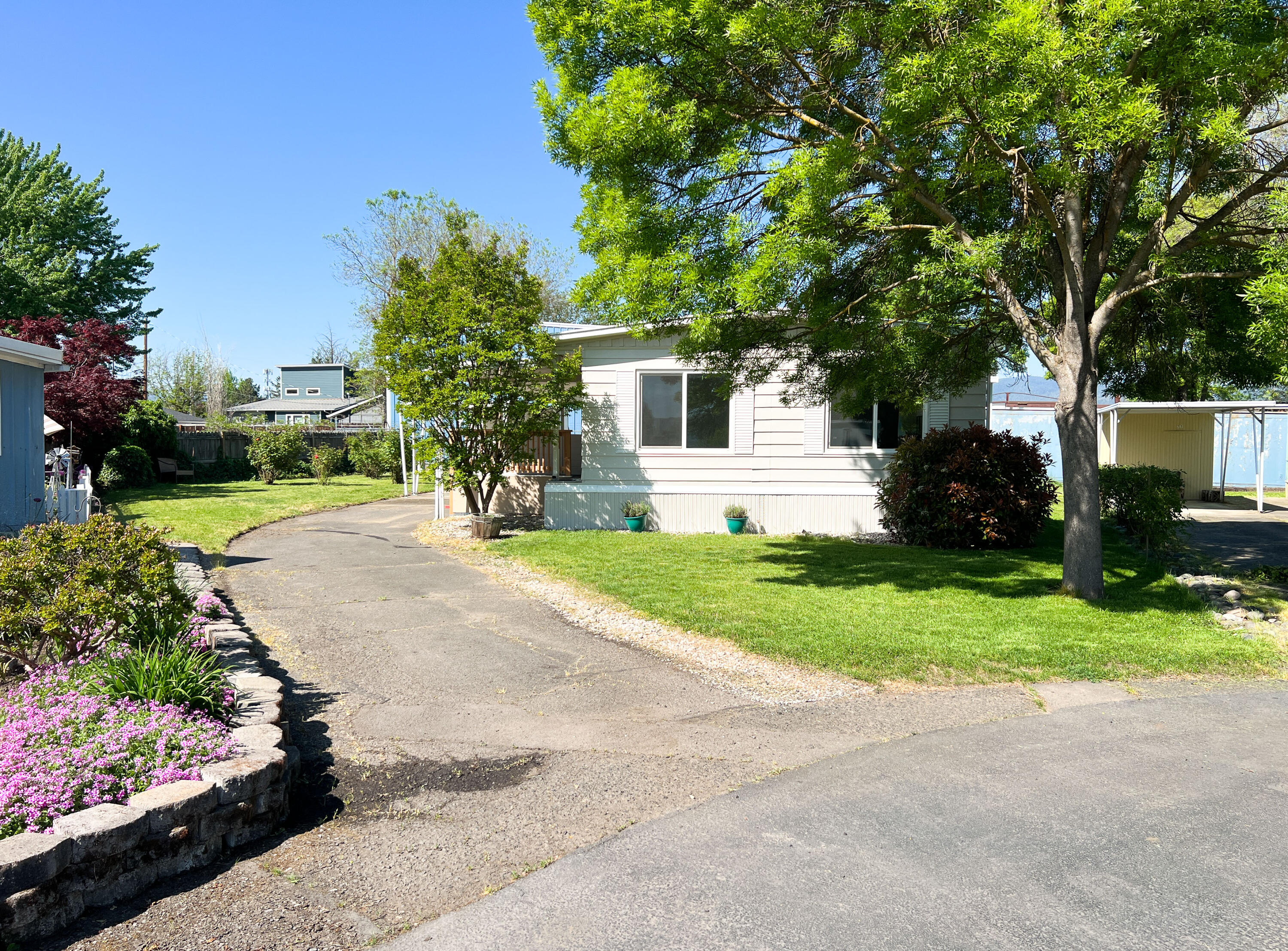 2385 Table Rock Road, Unit 70 Medford, OR 97501 - Photo 14 of 27 Front