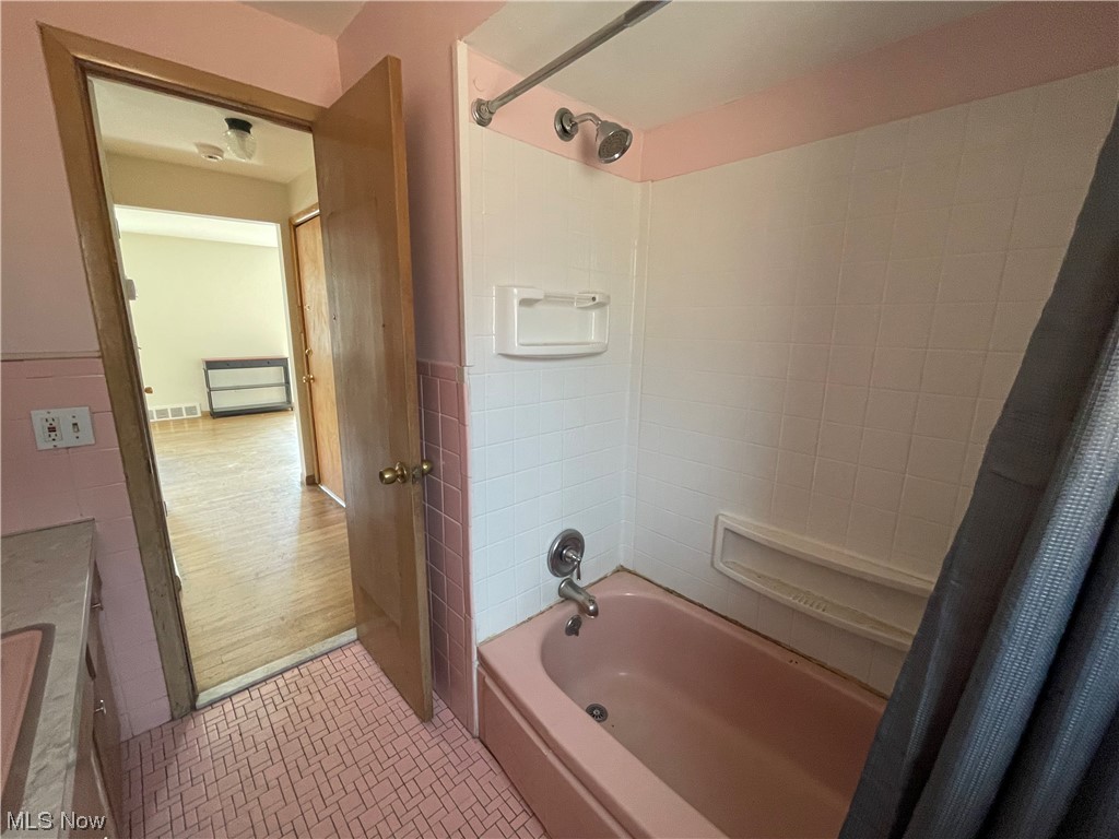 2339 Noble Road Cleveland Heights, OH 44121 - Photo 7 of 20