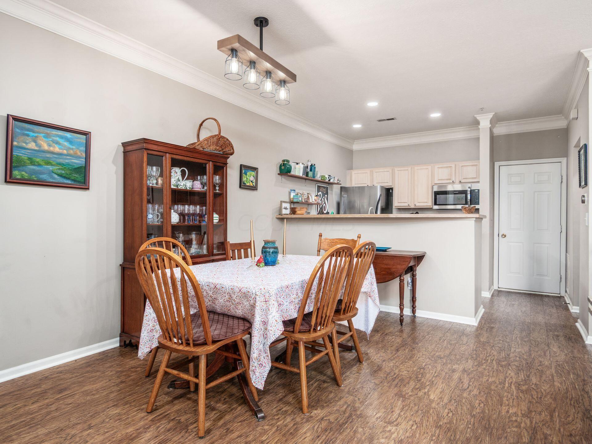 6010 Inishmore Lane Dublin, OH 43017 - Photo 12 of 48 Eat-in 1