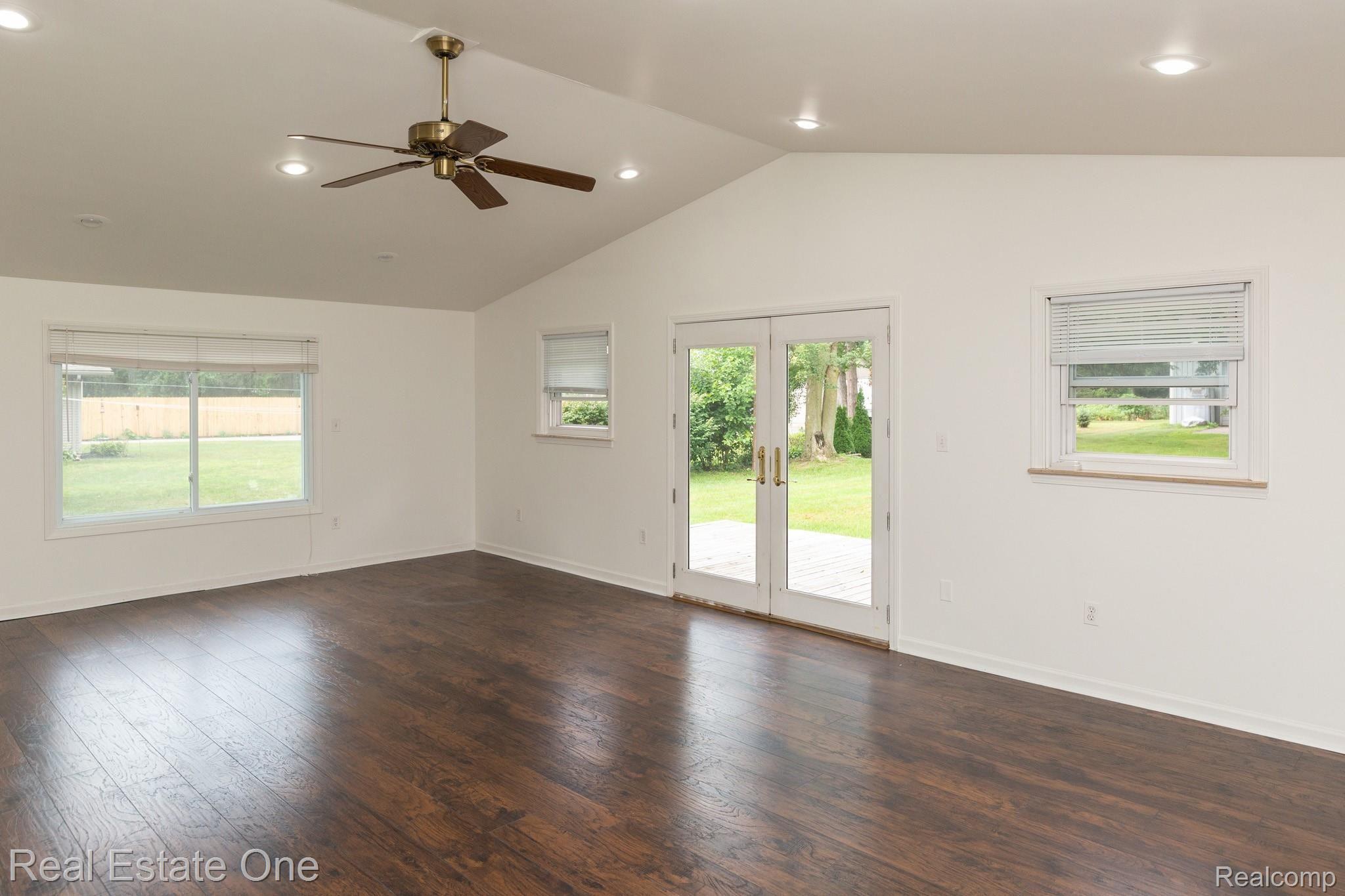 13345 Grafton Road Carleton, MI 48117 - Photo 12 of 34 13345GraftonRd-12.jpg