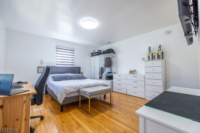 1758 Kenneth Avenue Union, NJ 07083 - Photo 22 of 34