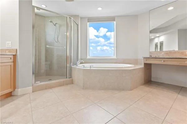 $5,500 | 23850 Via Italia Circle, Unit 1706, Estero, FL 34134