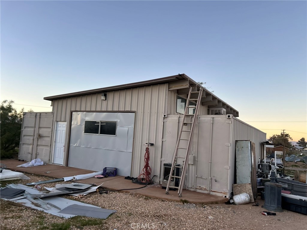 1749 Valley View Ridgecrest, CA 93555 - Photo 18 of 22 a backyard of a house
