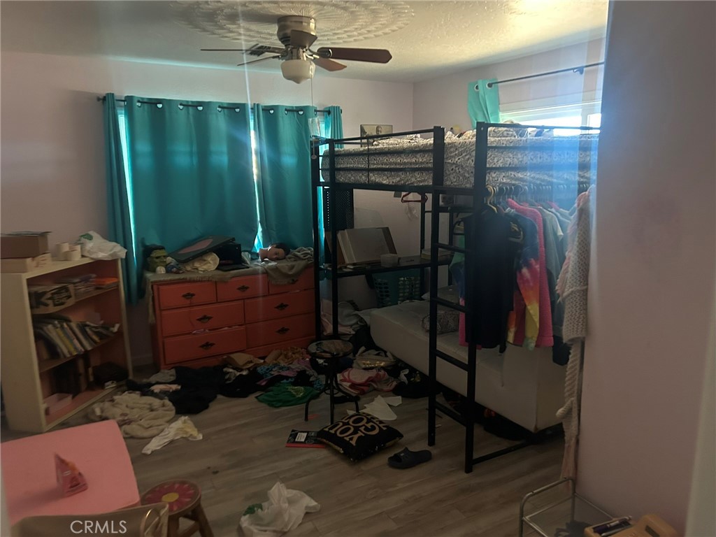 1749 Valley View Ridgecrest, CA 93555 - Photo 3 of 22 a room with wooden floor and furniture