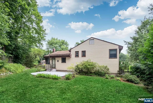 $5,000 | 92 Arbor Drive, Ho-Ho-Kus, NJ 07423