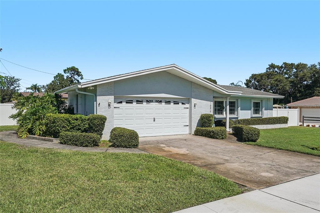 1586 Rosery Road Northeast Largo, FL 33756 - Photo 4 of 74 Gallery Image 4