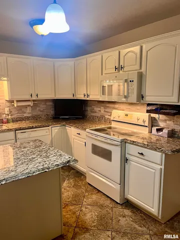 $299,900 | 2017 Cory Drive, Springfield, IL 62702