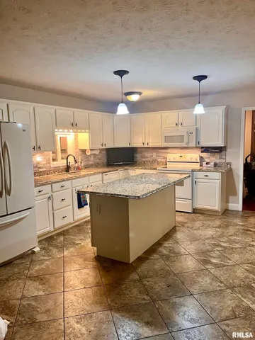 $299,900 | 2017 Cory Drive, Springfield, IL 62702