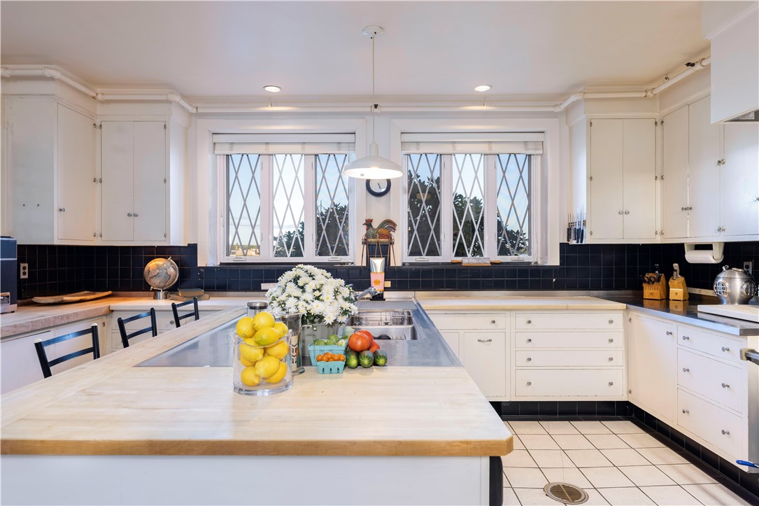 333 Poppasquash Road Bristol, RI 02809 - Photo 17 of 44