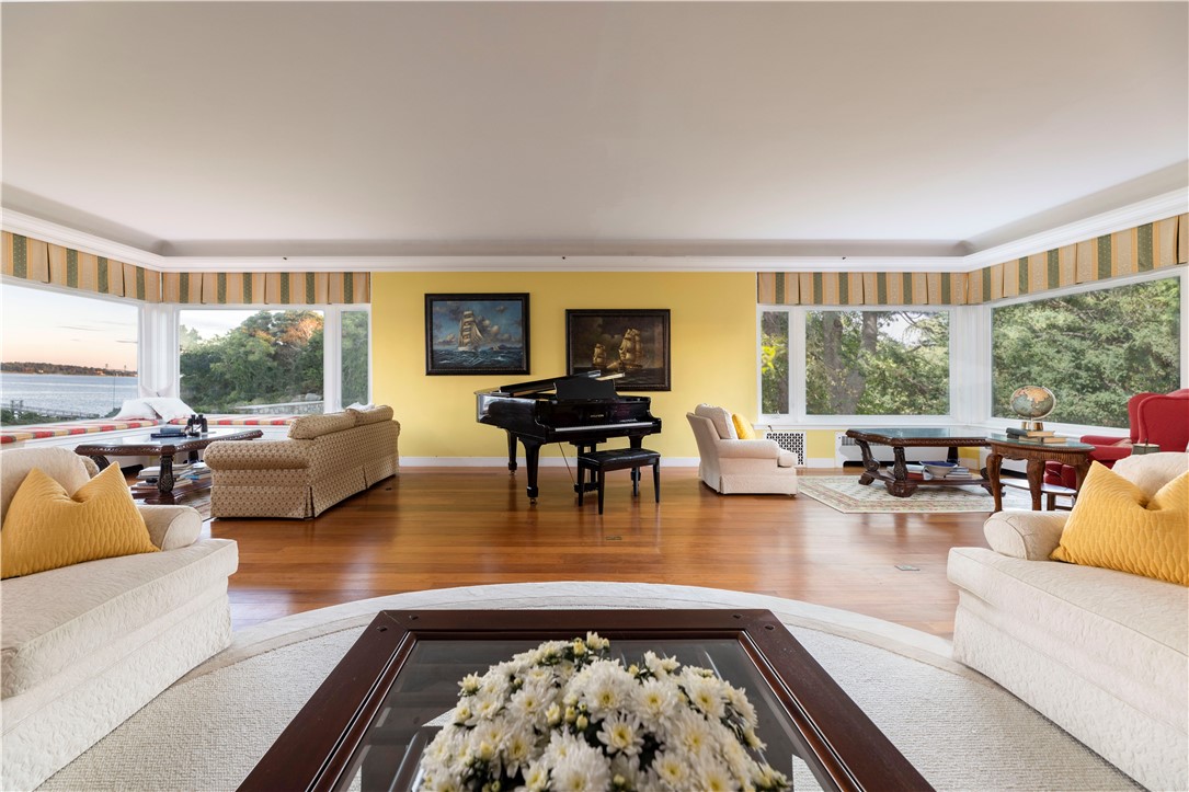 333 Poppasquash Road Bristol, RI 02809 - Photo 9 of 44