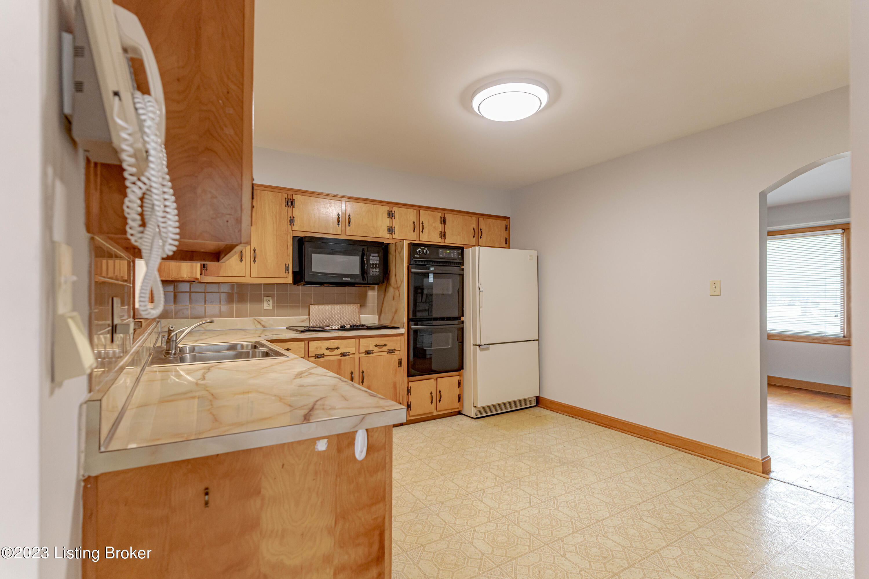 5801 Maryman Road Louisville, KY 40258 - Photo 16 of 71 DSC03889