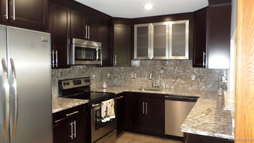 50561 Maurice Road, Unit 22 New Baltimore, MI 48047 - Photo 11 of 42
