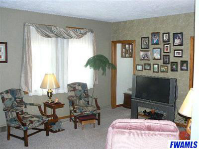 5814 Leesburg Road Fort Wayne, IN 46818 - Photo 2 of 12