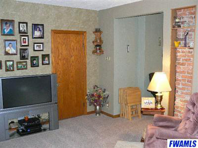 5814 Leesburg Road Fort Wayne, IN 46818 - Photo 3 of 12