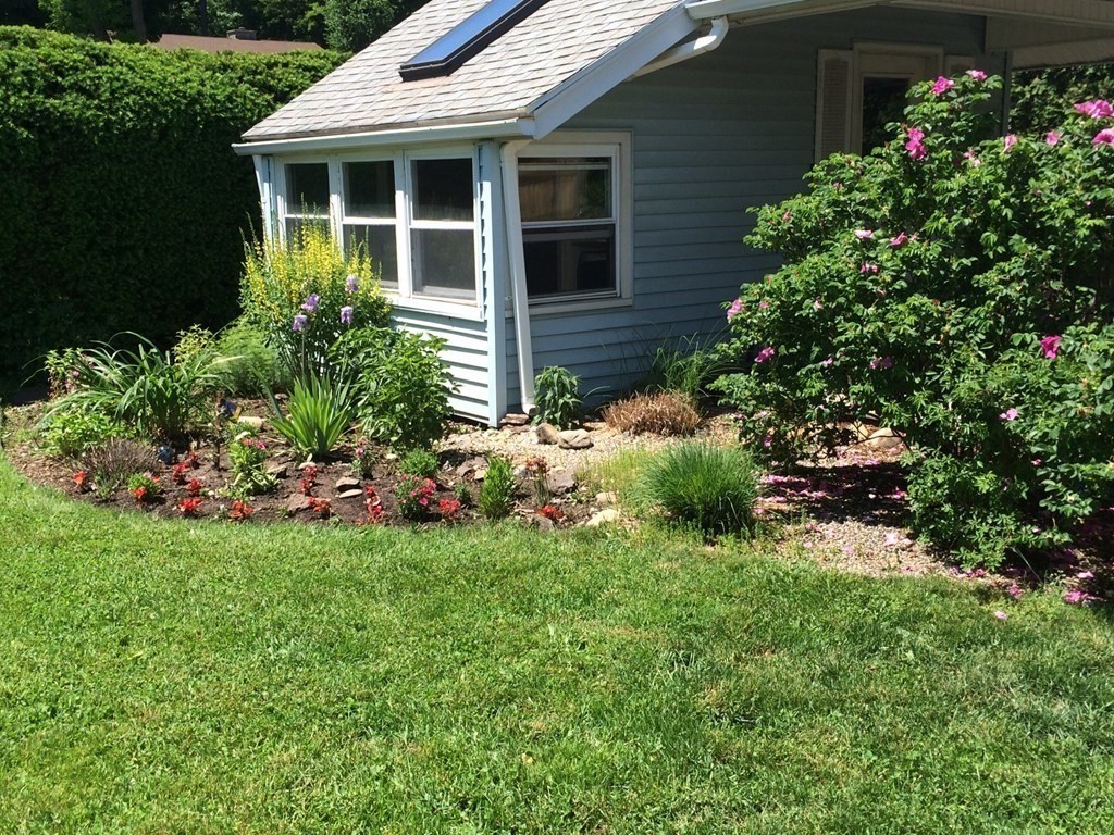 22 Bemis Road Holyoke, MA 01040 - Photo 3 of 40