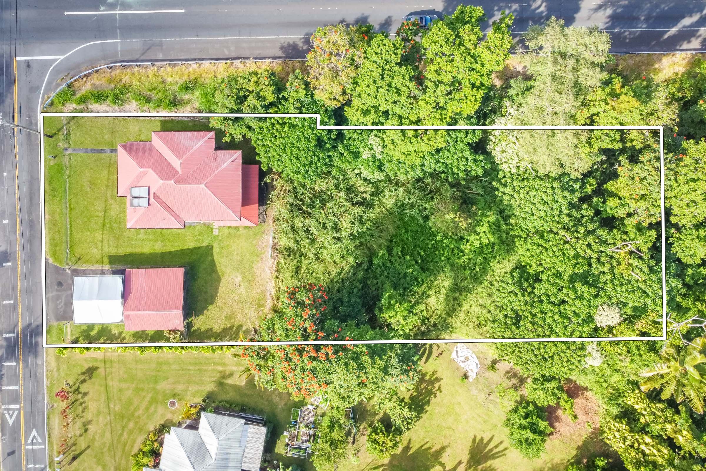75 East Palai Street Hilo, HI 96720 - Photo 16 of 29 a bathroom with a sink and mirror