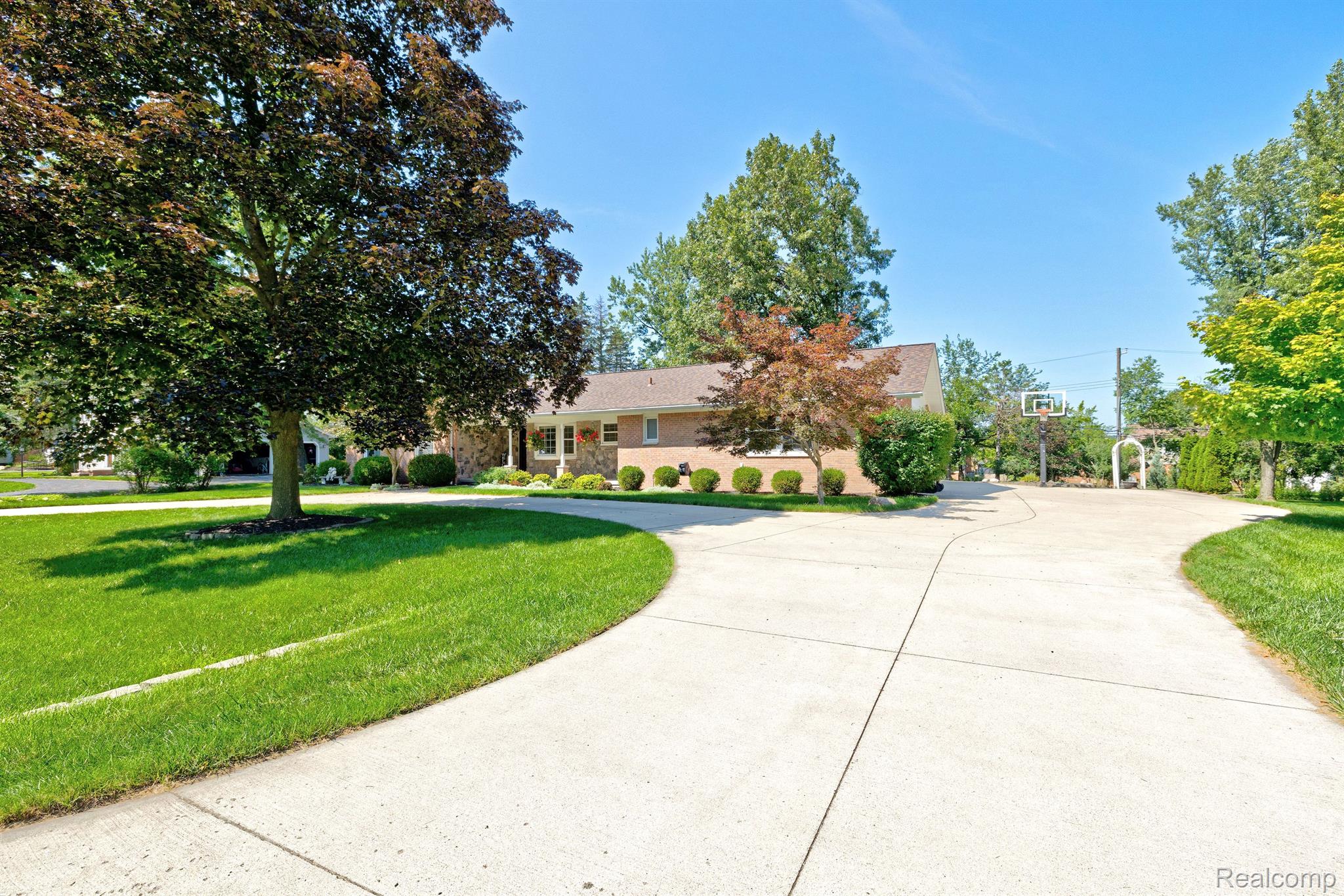 2354 Blockton Road Rochester, MI 48306 - Photo 61 of 73 Gallery Image 61