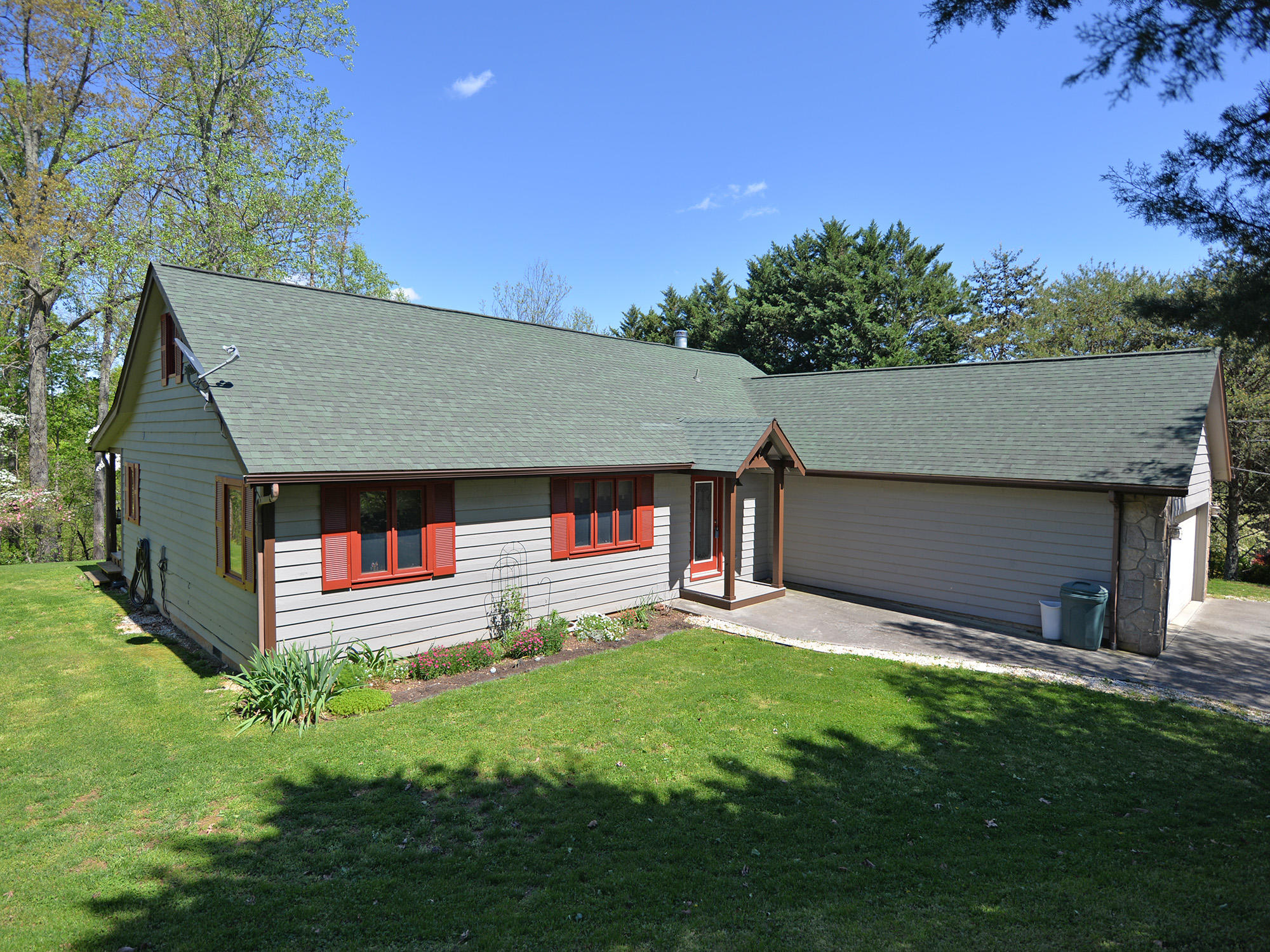 665 Emerald Avenue Kodak, TN 37764 - Photo 1 of 25 665 Emerald Ave