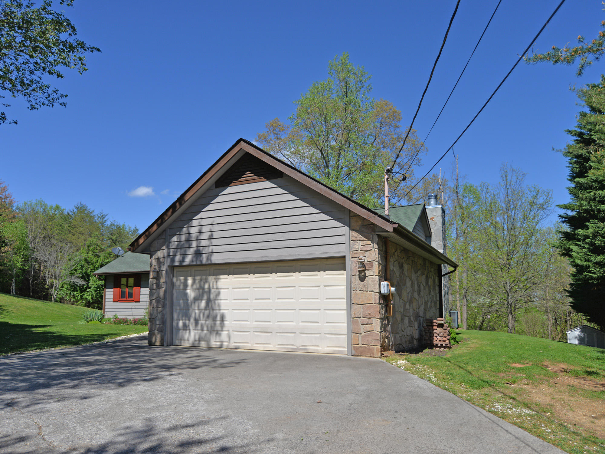 665 Emerald Avenue Kodak, TN 37764 - Photo 2 of 25 665 Emerald Ave